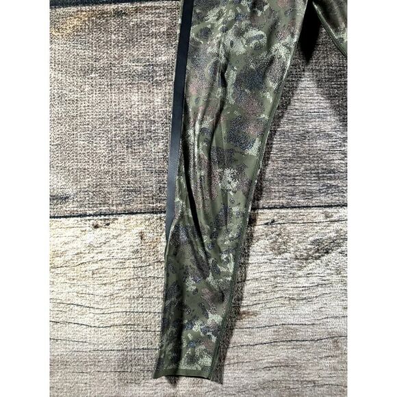 Ultracor Leggings Womens 30x26  Green Camo Compression Athleisure - Picture 4 of 7